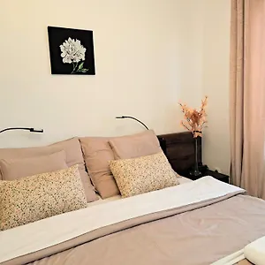 מלון דירות Orient Apartmanhaz